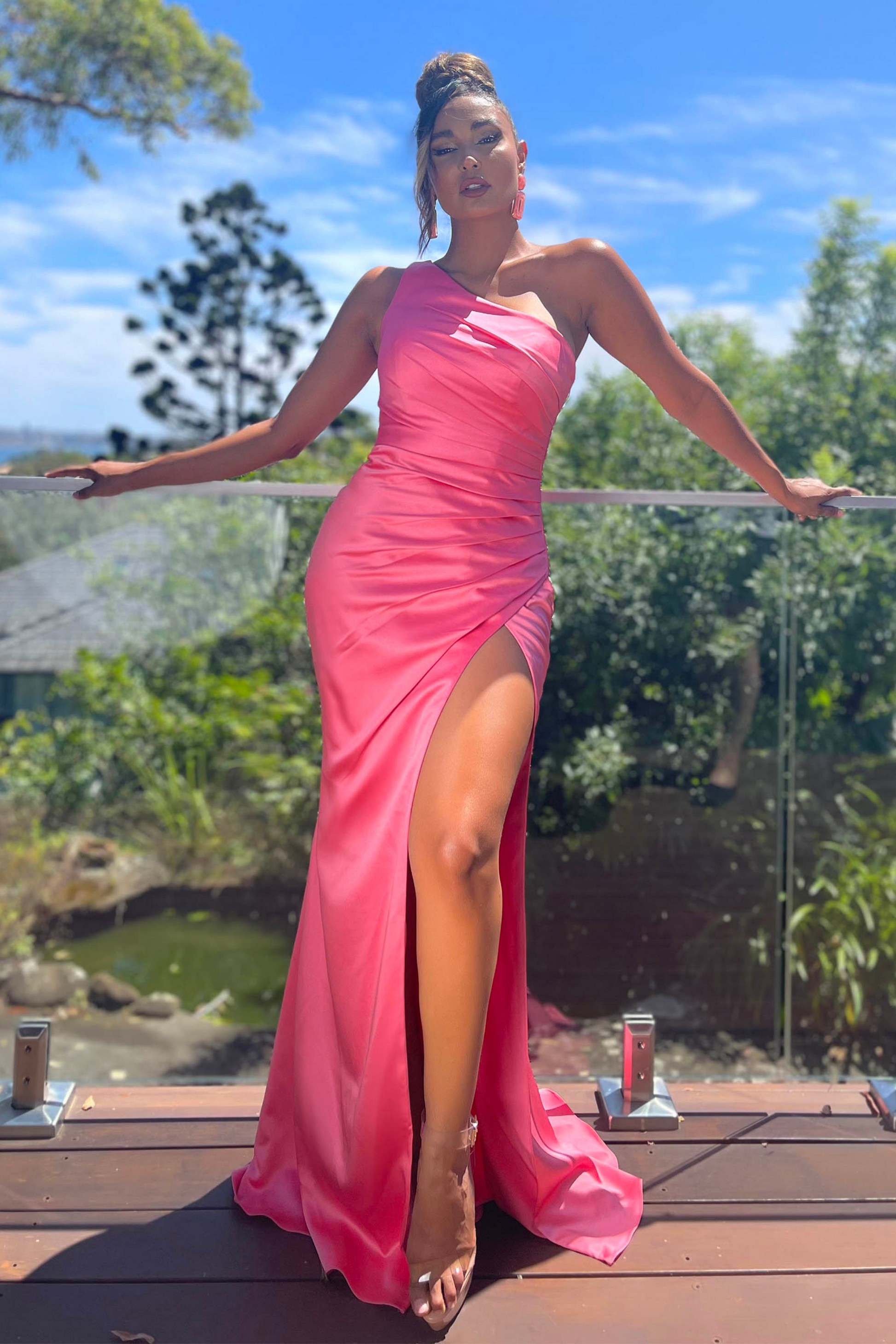Nicoletta slim fit formal dress in bubblegum satin